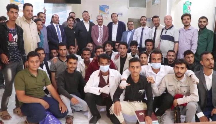 تسجيل مصور أثناء زيارة الشيخ محسن القشم إلى جامعة خليج عدن الدولية