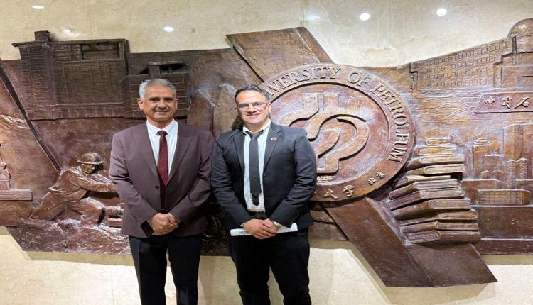 خلال زيارته لجامعة بكين للبترول :
البـروفيـســور مـحـمـــد الشعـيبــي ينـاقـش آفــاق التعــاون العلمــي والأكـاديمــي في مجــالات الطاقـــة