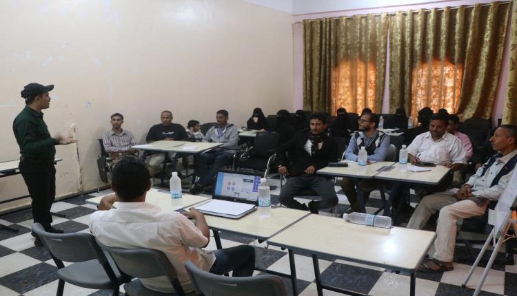 منتدى القشم يقيم ورشة حول أساسيات التصوير والتحرير الصحفي